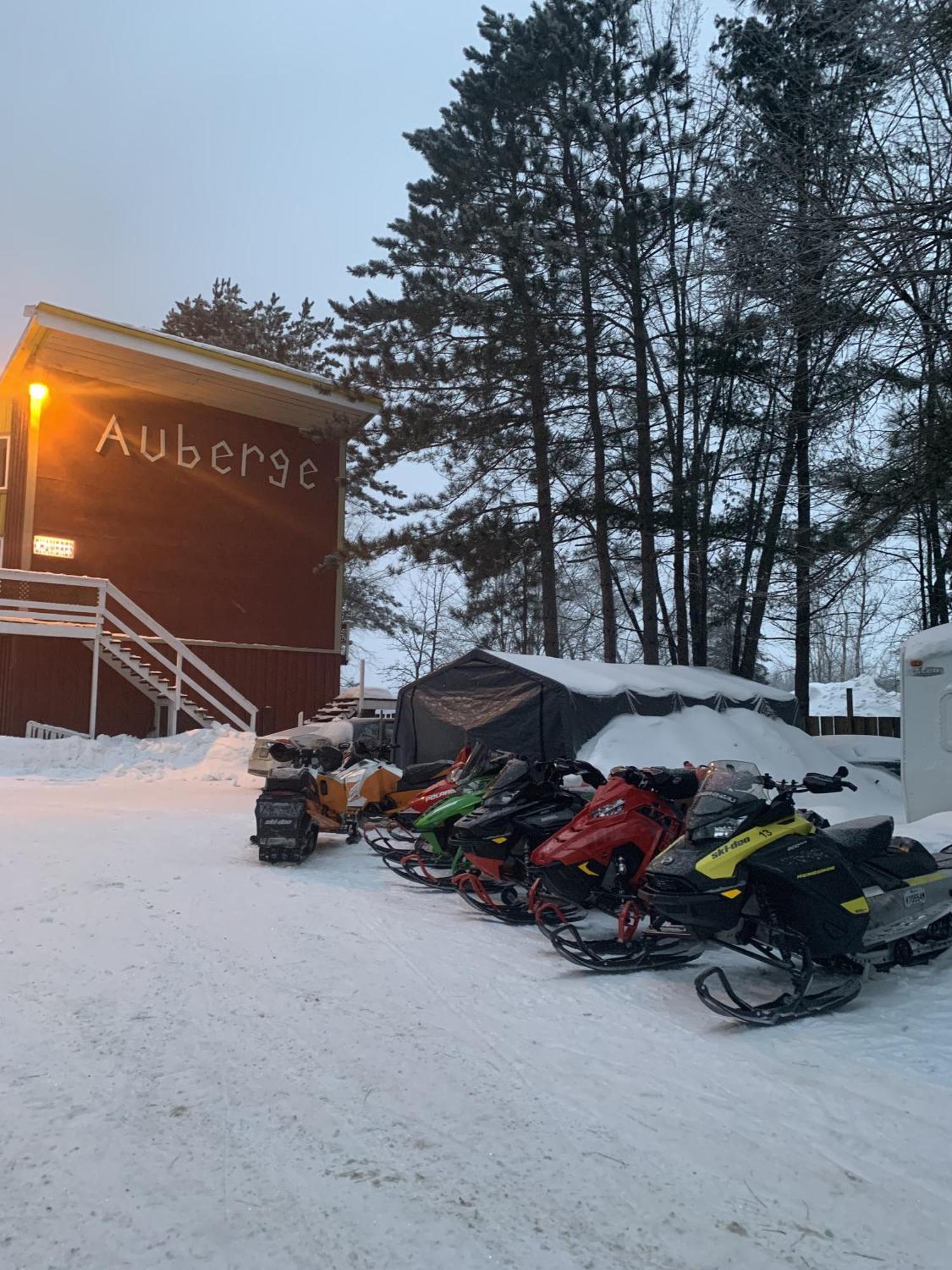 Auberge De Ferme-Neuve Hotel Екстериор снимка