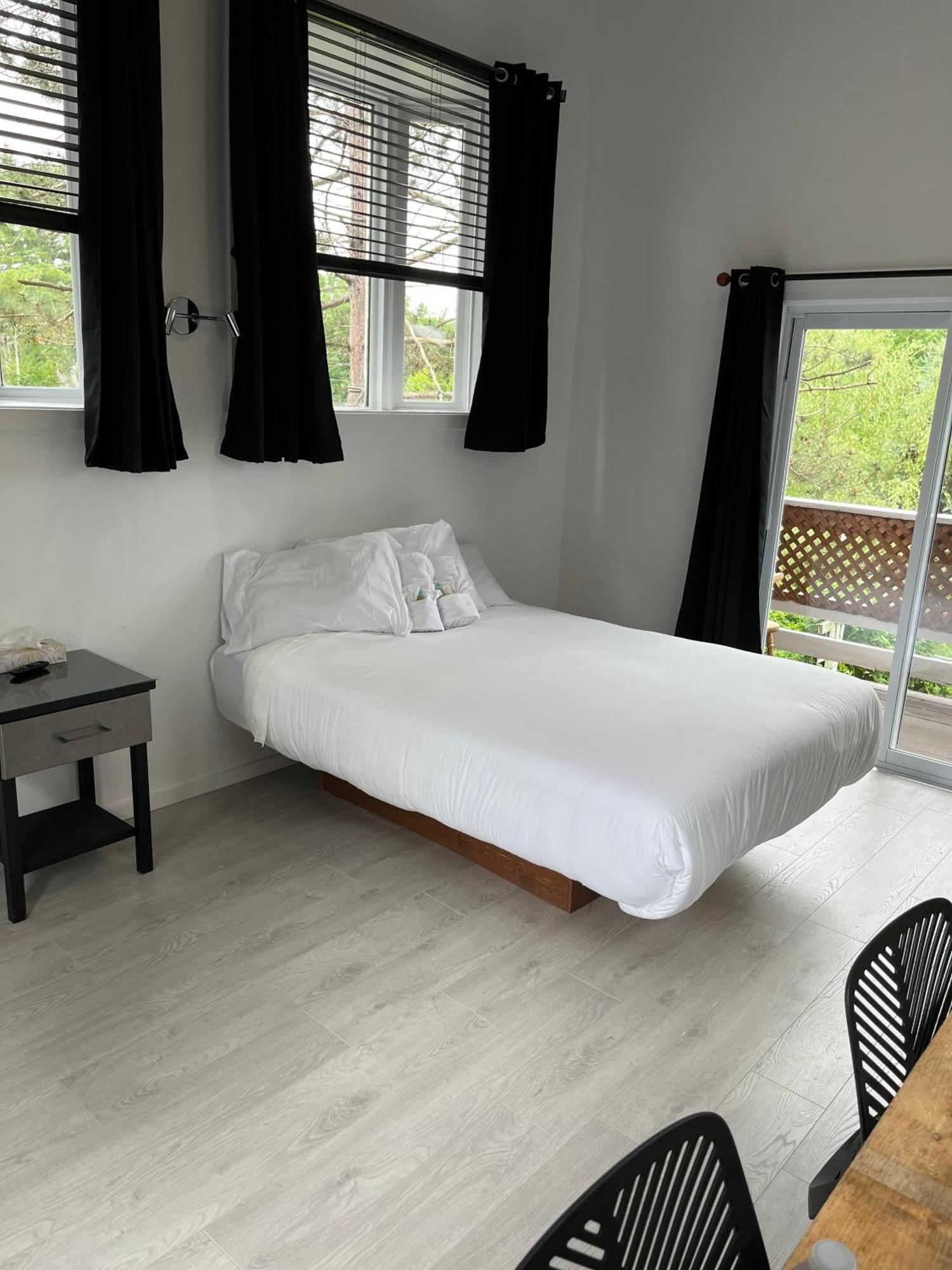 Auberge De Ferme-Neuve Lac-Saint-Paul Екстериор снимка